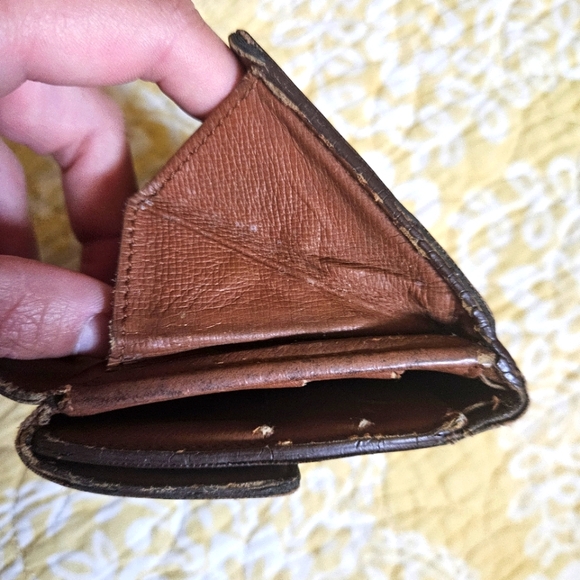 Authentic Louis Vuitton Monogram Bi-Fold - Picture 10 of 16